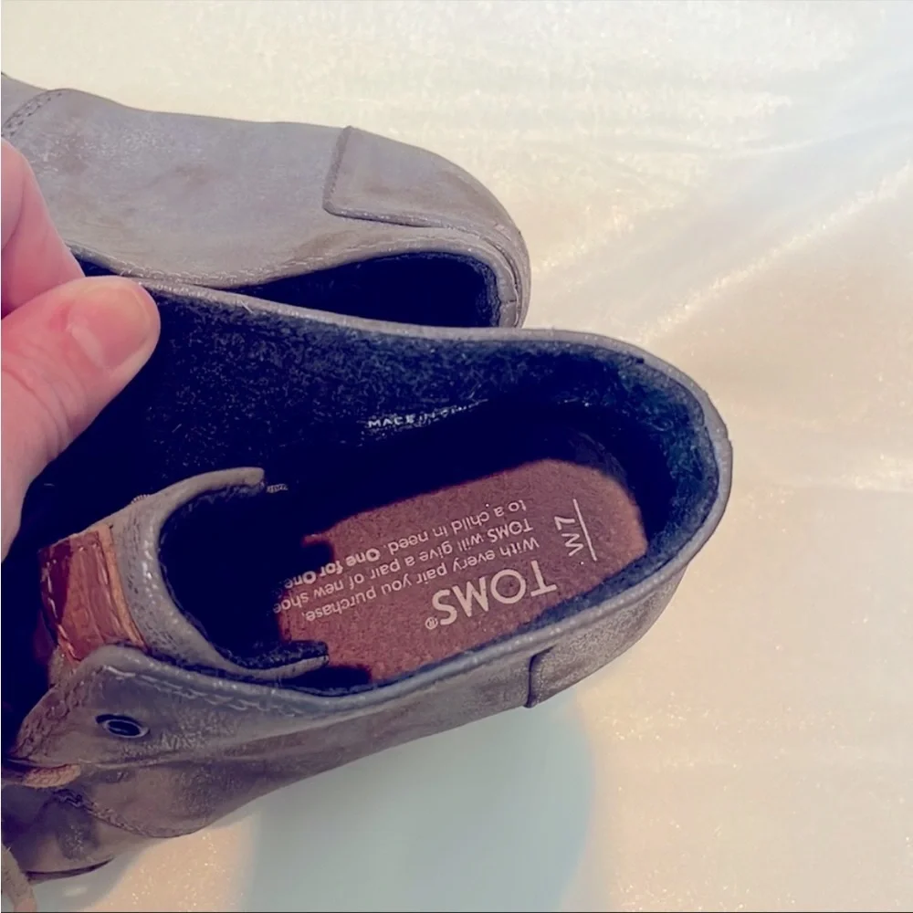 Final price drop❌TOMS Metallic taupe wedge ankle booties